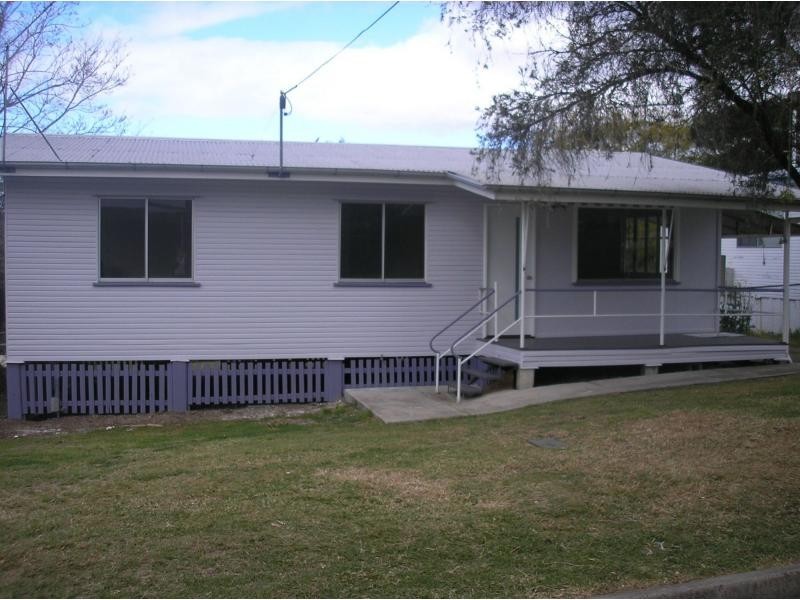 7 Logan Street, North Booval QLD 4304