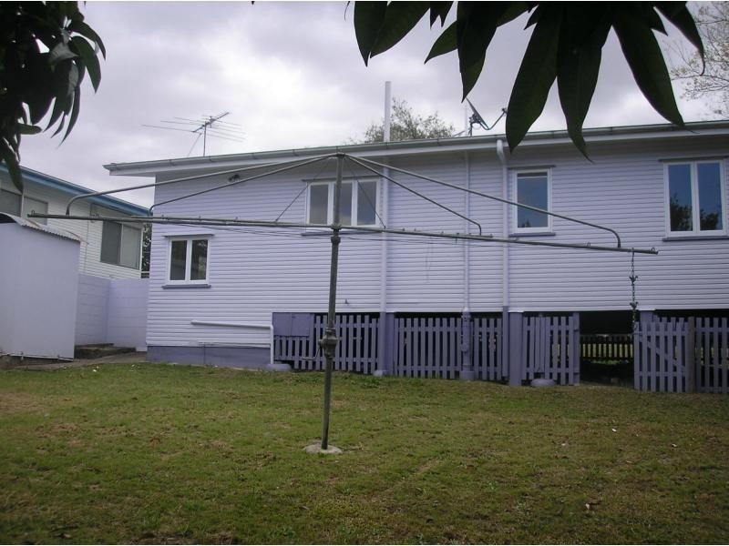 7 Logan Street, North Booval QLD 4304