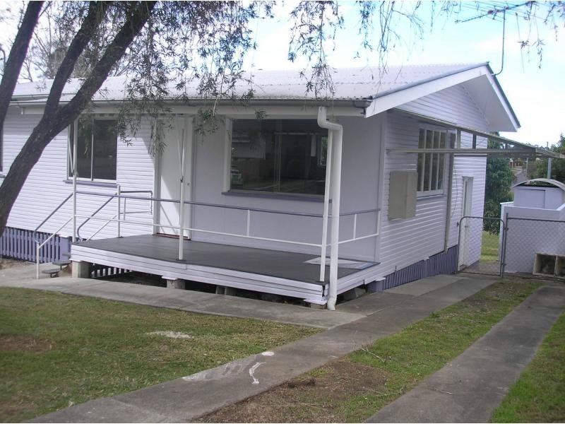 7 Logan Street, North Booval QLD 4304
