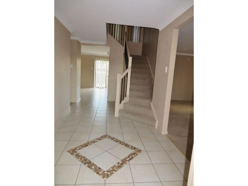 6 Sandhurst Place, Brassall QLD 4305