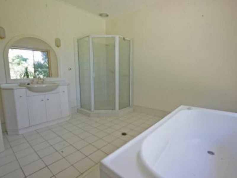 22 Islandview Street, Barellan Point QLD 4306