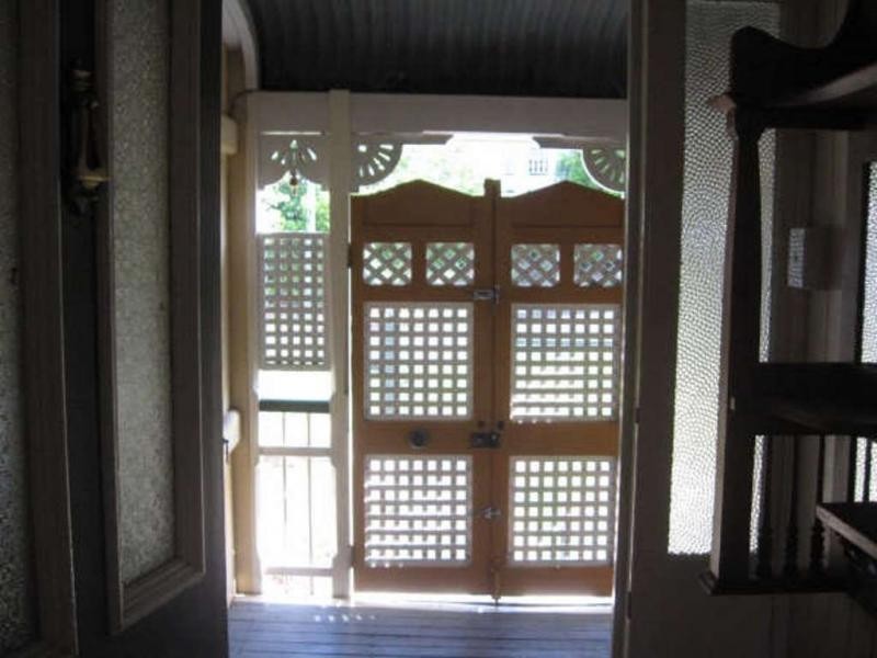 6 Blackstone Road, Newtown QLD 4305