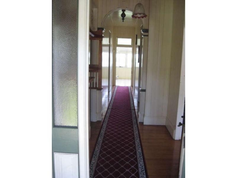 6 Blackstone Road, Newtown QLD 4305