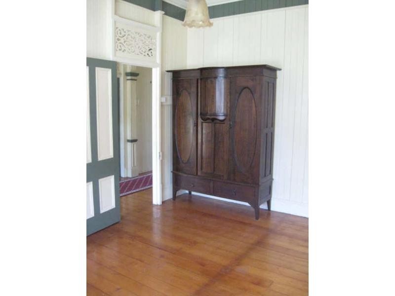 6 Blackstone Road, Newtown QLD 4305