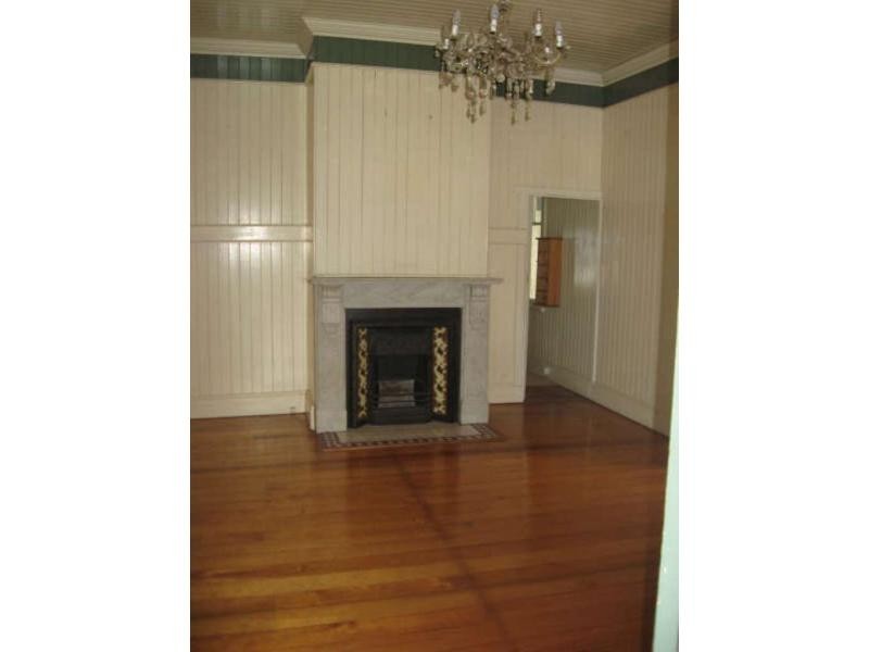 6 Blackstone Road, Newtown QLD 4305