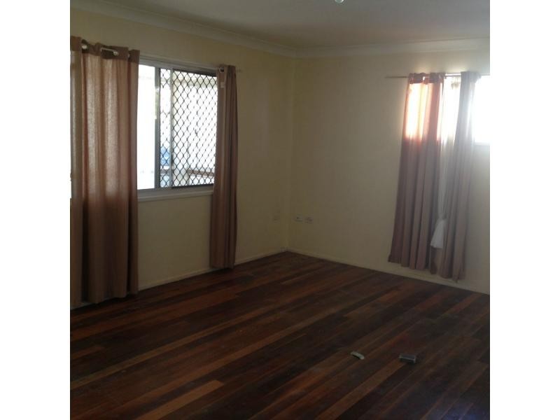 8 Fraser Street, Leichhardt QLD 4305