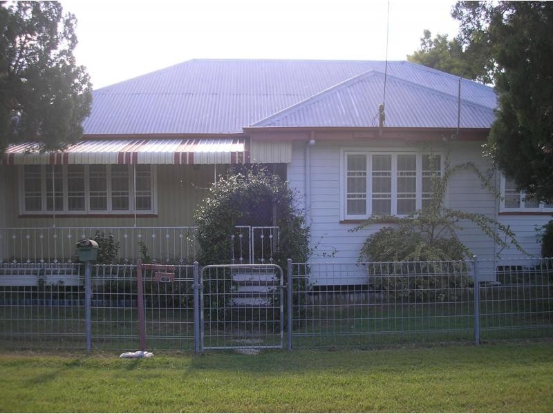 8 England Street, East Ipswich QLD 4305