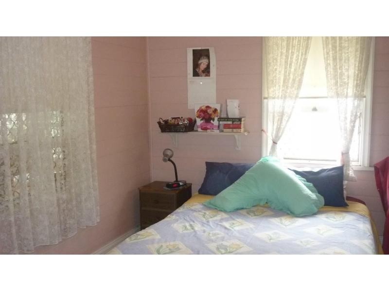 8 Arthur Street, Woodend QLD 4305