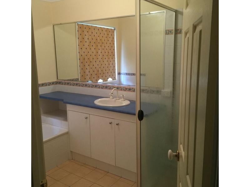 4 Catherine Place, Flinders View QLD 4305