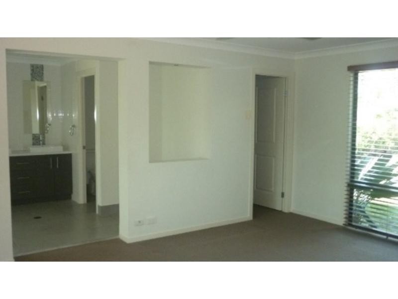 39 Emma Holt Court, Mount Crosby QLD 4306