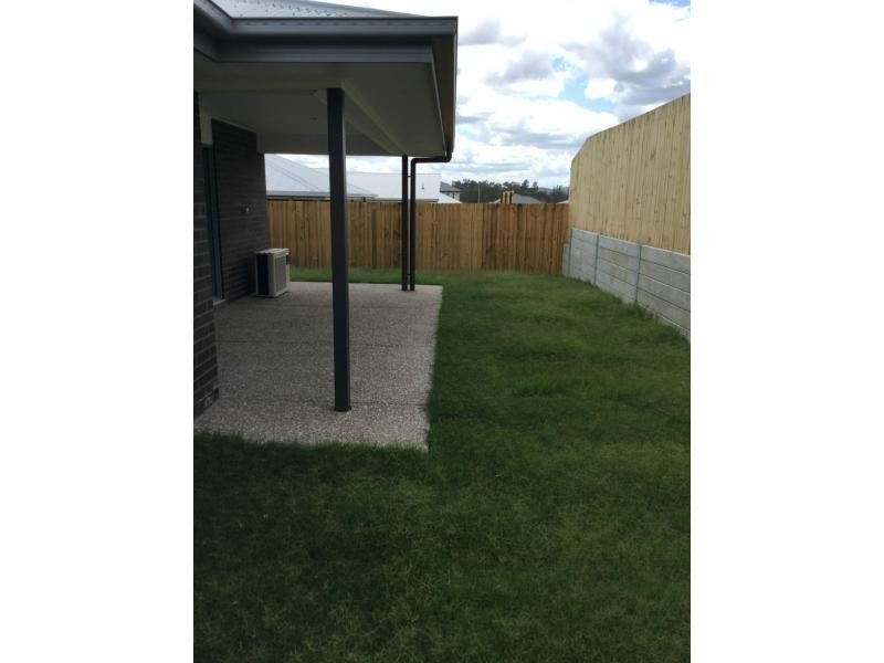 1/12 Silky Oak Street, Ripley QLD 4306