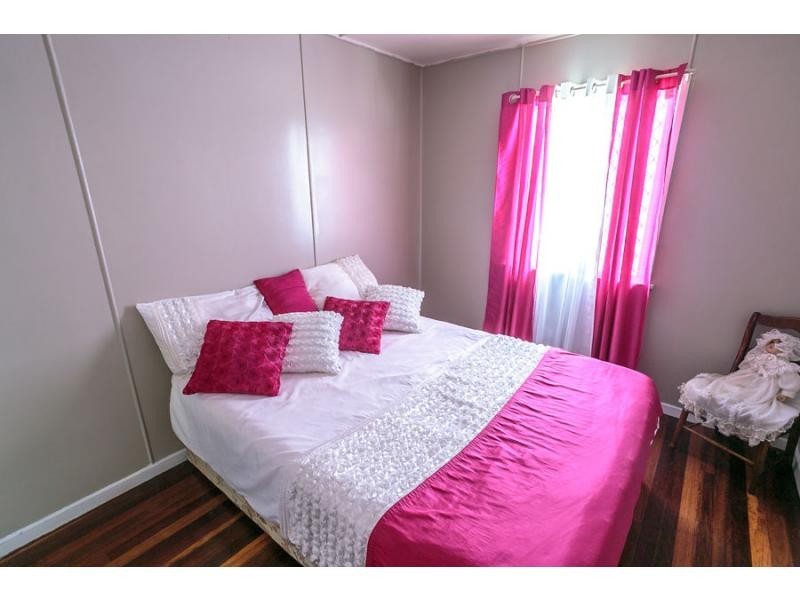 64 Robertson Road, Eastern Heights QLD 4305