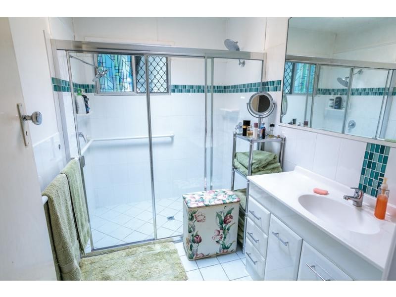 64 Robertson Road, Eastern Heights QLD 4305