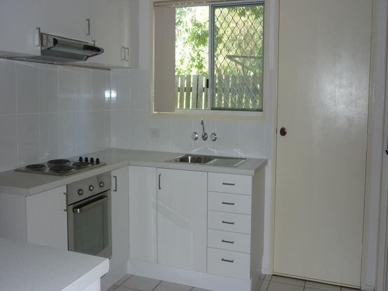 Unit 8/16 Lindsay Street, Bundamba QLD 4304