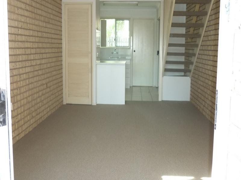 Unit 8/16 Lindsay Street, Bundamba QLD 4304