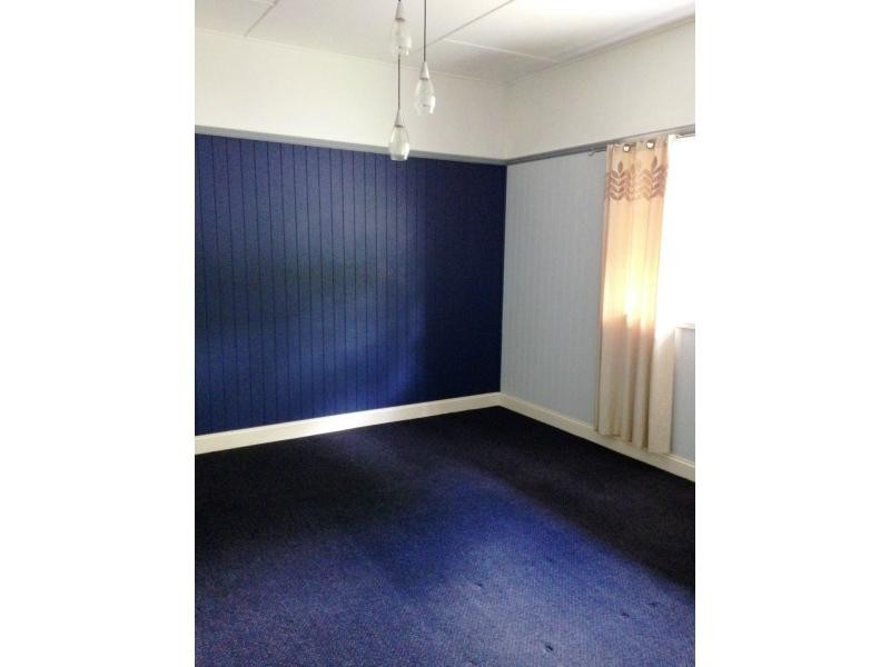 18 Brisbane Road, East Ipswich QLD 4305