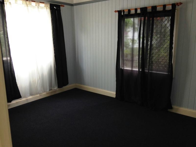 18 Brisbane Road, East Ipswich QLD 4305