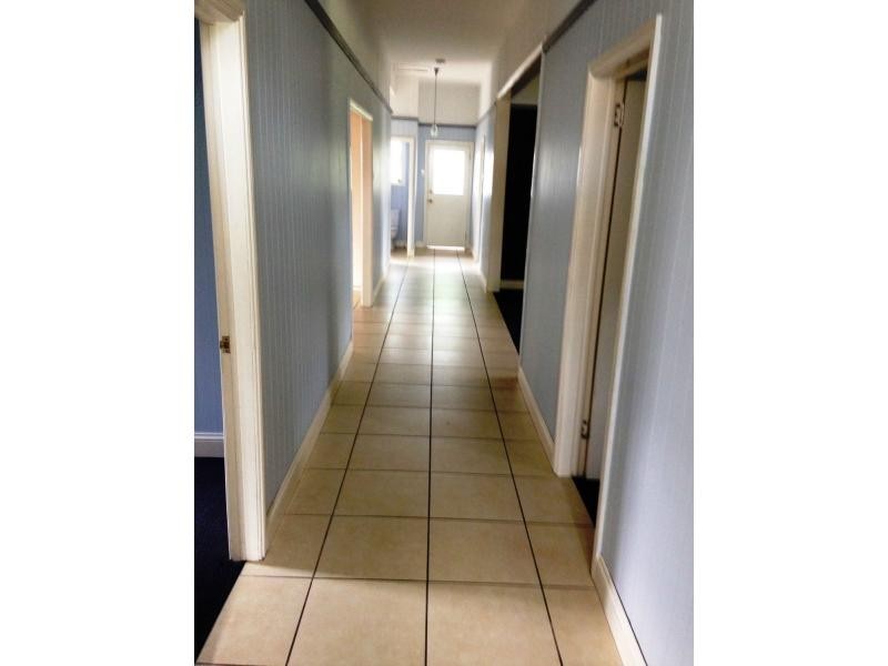 18 Brisbane Road, East Ipswich QLD 4305