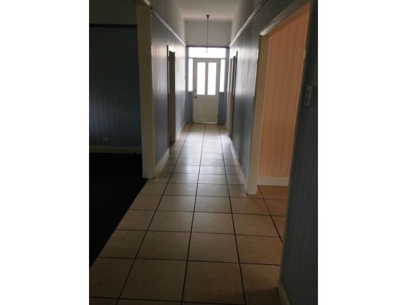 18 Brisbane Road, East Ipswich QLD 4305