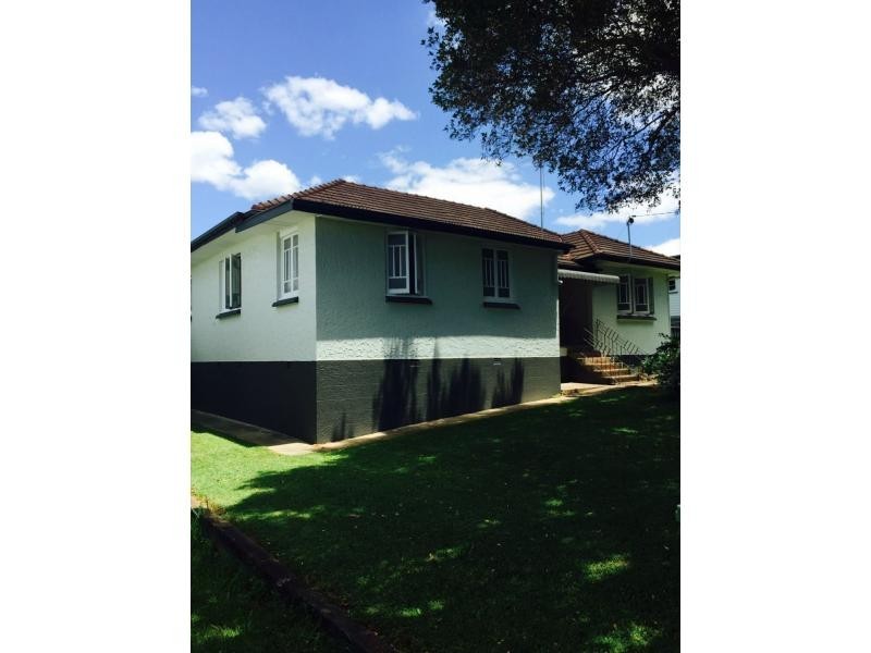16 Chermside Road, Eastern Heights QLD 4305