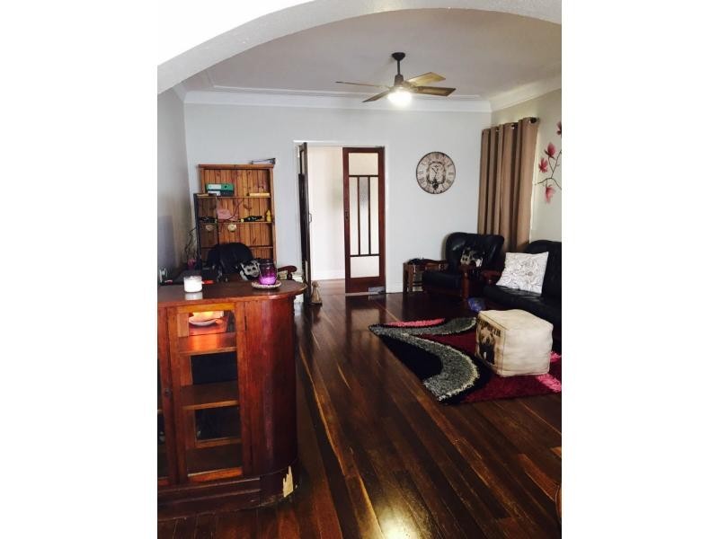 16 Chermside Road, Eastern Heights QLD 4305