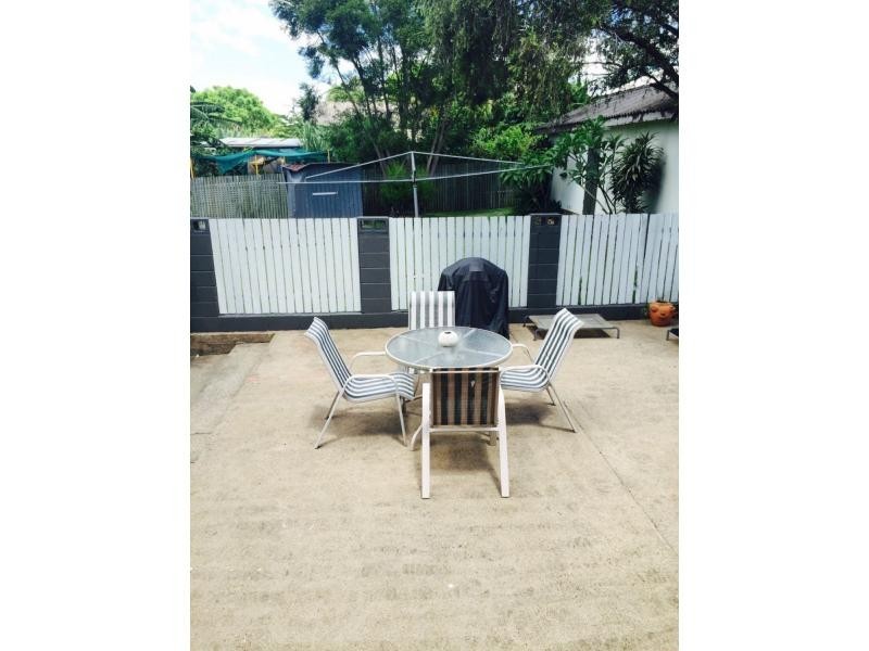 16 Chermside Road, Eastern Heights QLD 4305
