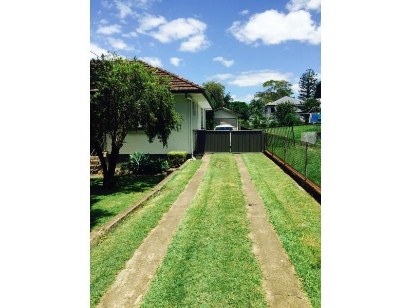 16 Chermside Road, Eastern Heights QLD 4305