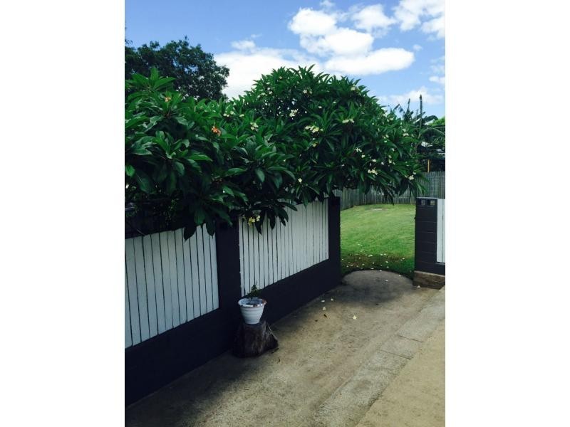16 Chermside Road, Eastern Heights QLD 4305