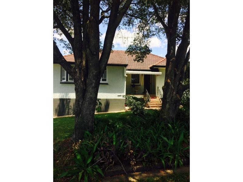 16 Chermside Road, Eastern Heights QLD 4305