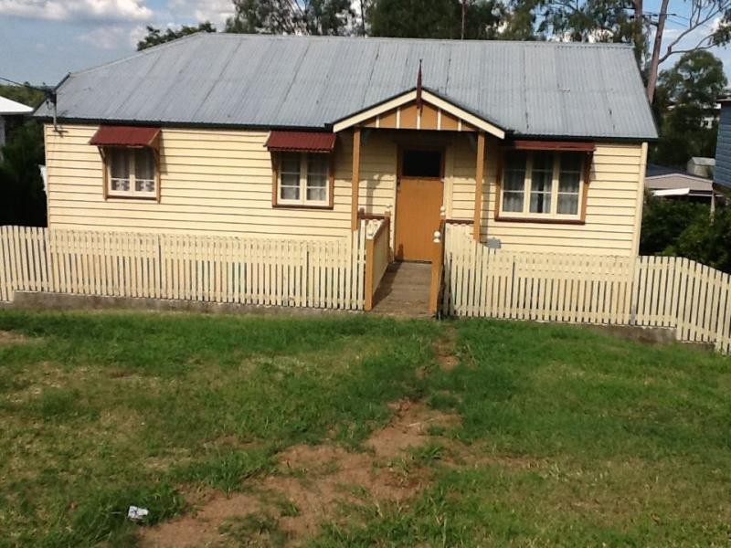 39 Woodend Road, Woodend QLD 4305