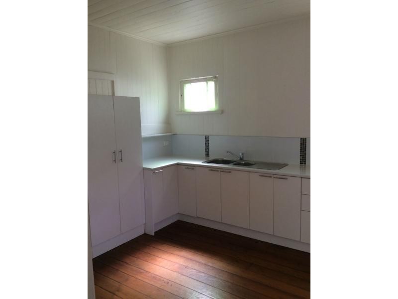 6 Flint Street, North Ipswich QLD 4305