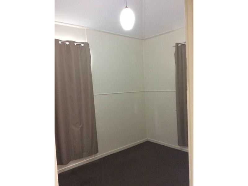 6 Flint Street, North Ipswich QLD 4305