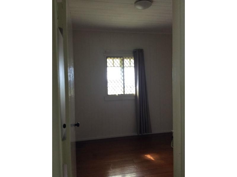 6 Flint Street, North Ipswich QLD 4305