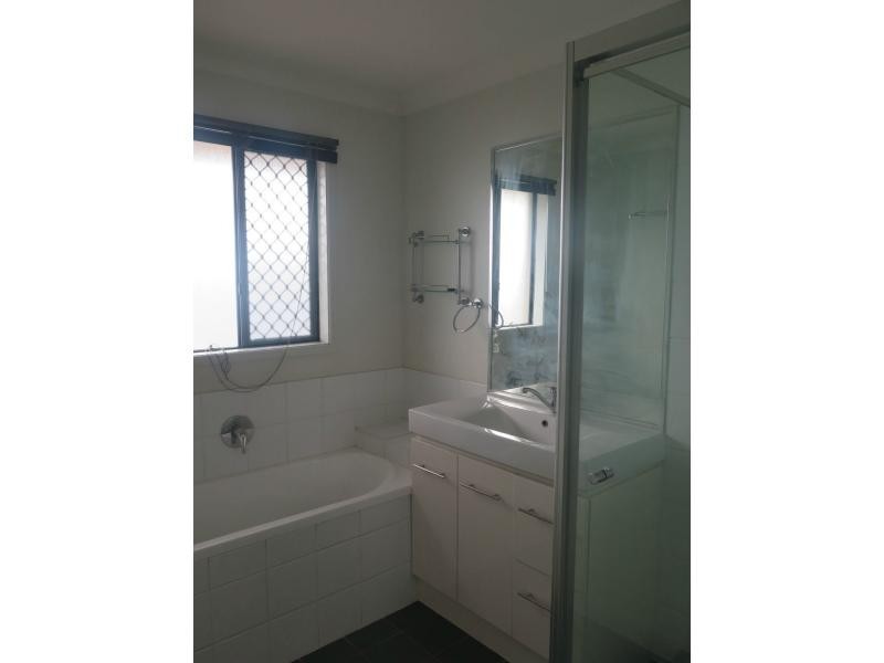 19 Sandhurst Place, Brassall QLD 4305