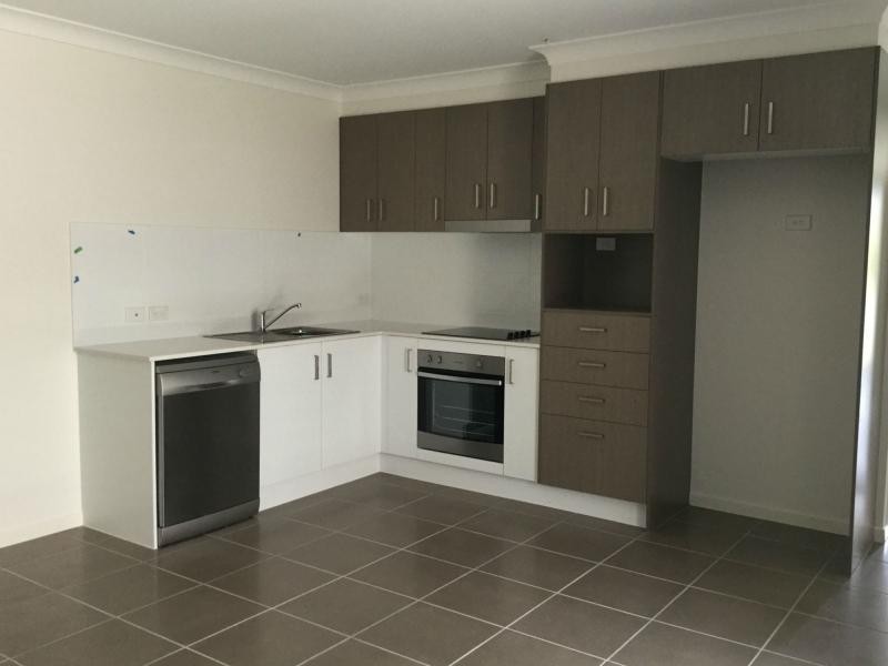 2/11 Ribbonwood Street, Ripley QLD 4306