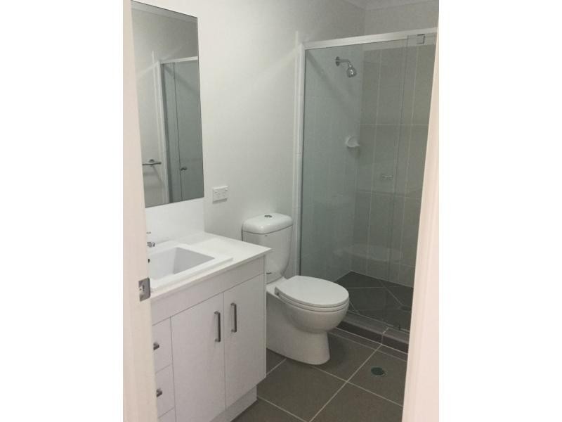 2/11 Ribbonwood Street, Ripley QLD 4306