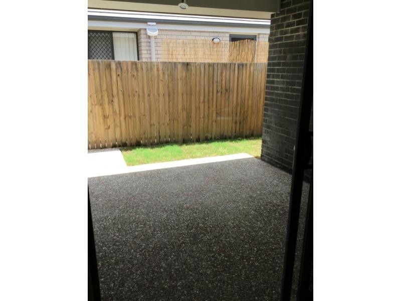 2/11 Ribbonwood Street, Ripley QLD 4306