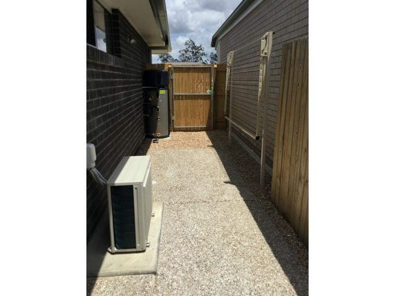 2/11 Ribbonwood Street, Ripley QLD 4306