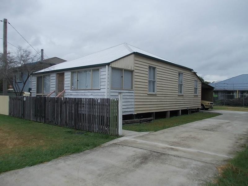 22 Queen Street, Newtown QLD 4305