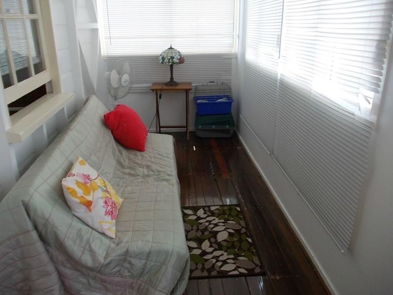 22 Queen Street, Newtown QLD 4305