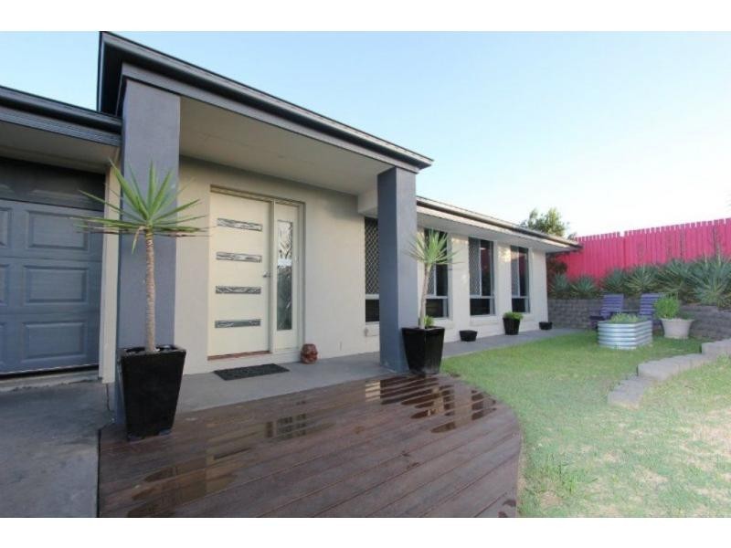 19 Sandhurst Place, Brassall QLD 4305