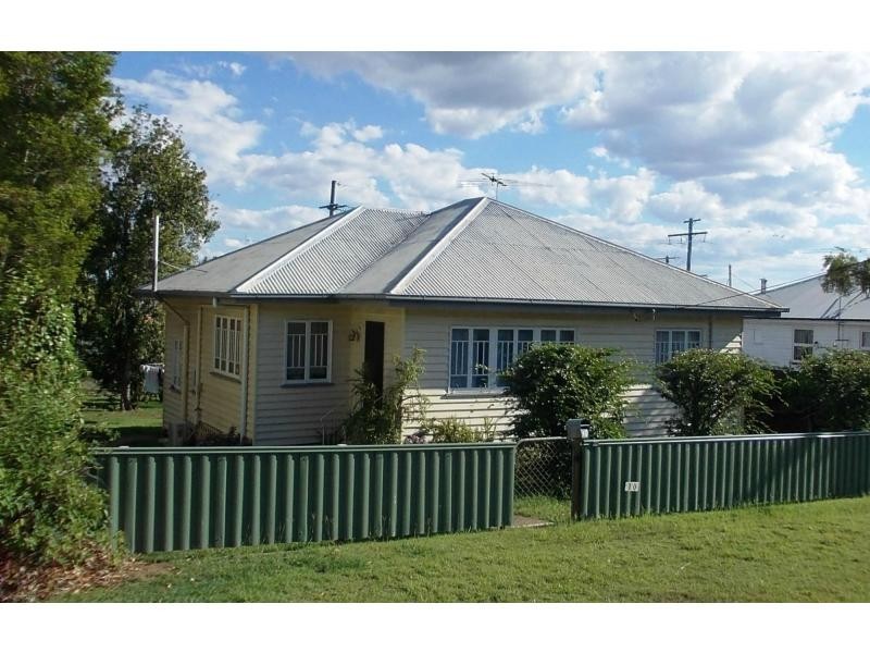 10 McLean Street, North Ipswich QLD 4305