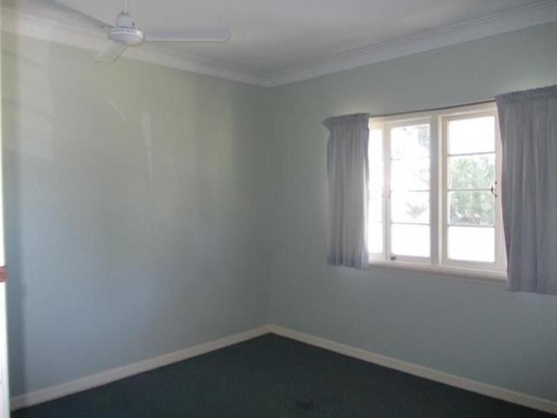 37 Brisbane Road, Newtown QLD 4305