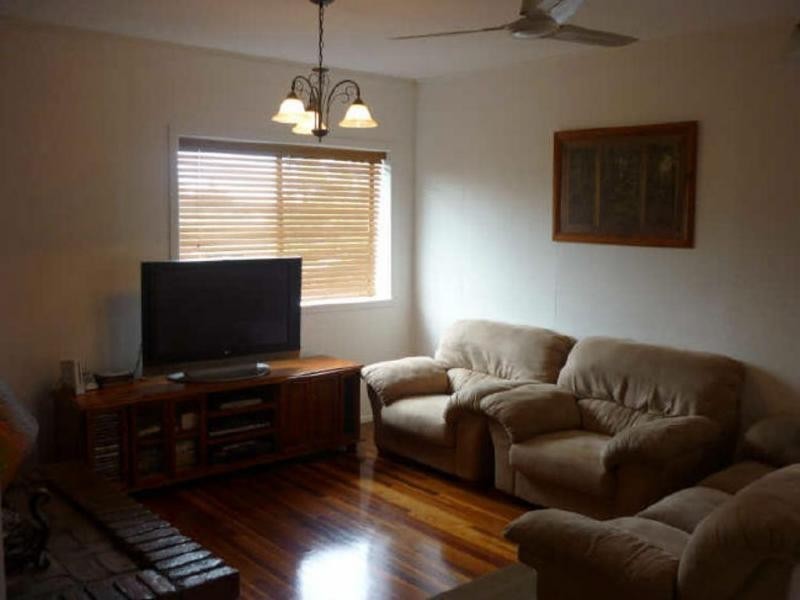 4 Churchill Street, Churchill QLD 4305