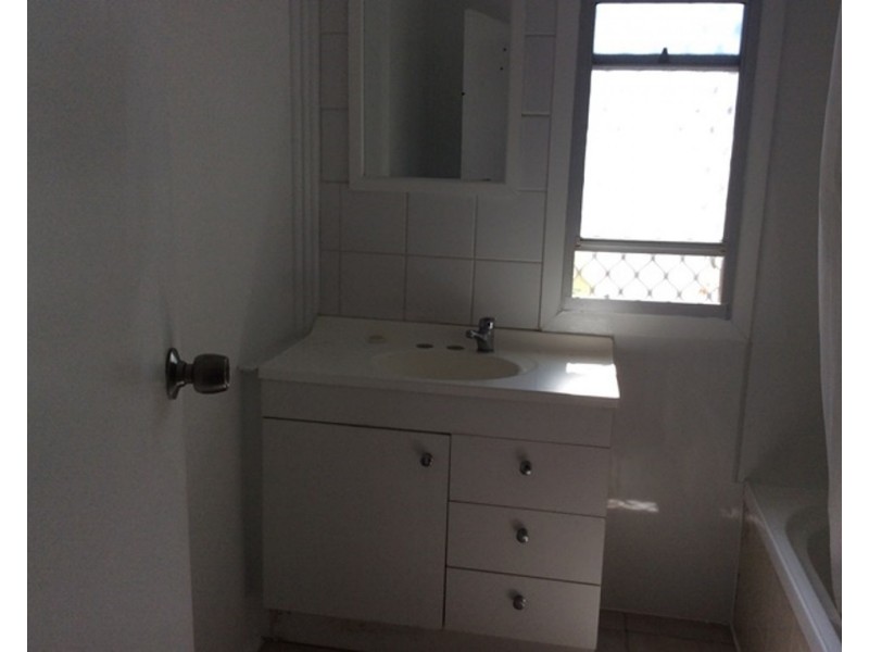 27 Walkers Lane, Booval QLD 4304