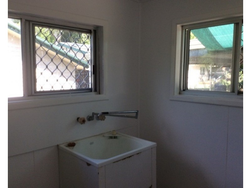 27 Walkers Lane, Booval QLD 4304