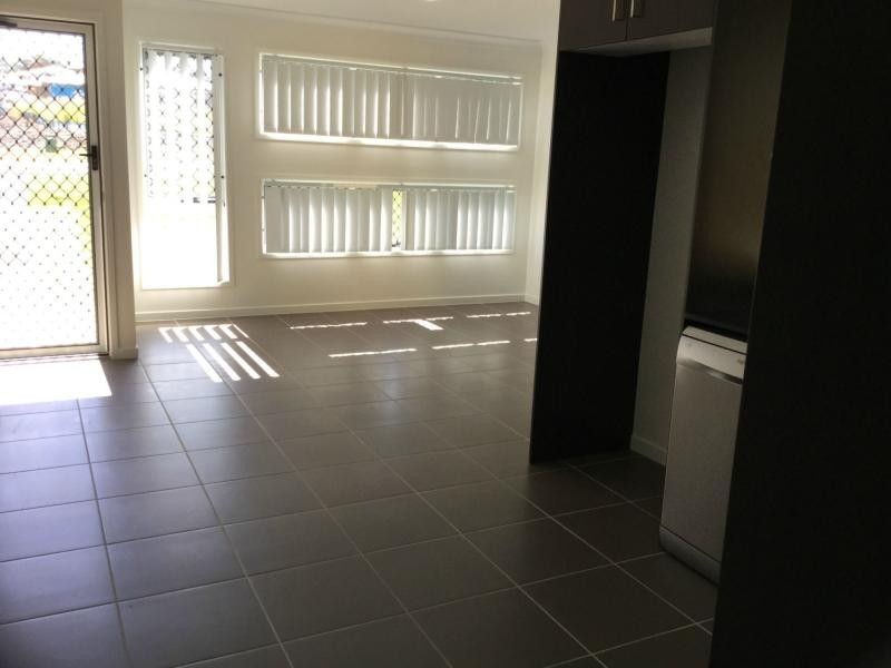 Unit 1/15 Kains Avenue, Brassall QLD 4305