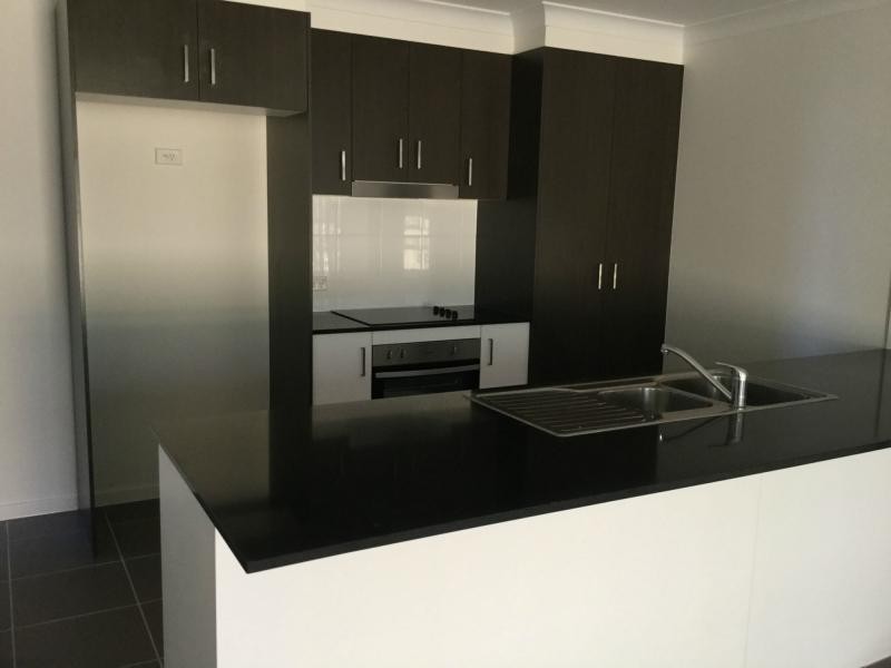 2/15 Kains Avenue, Brassall QLD 4305