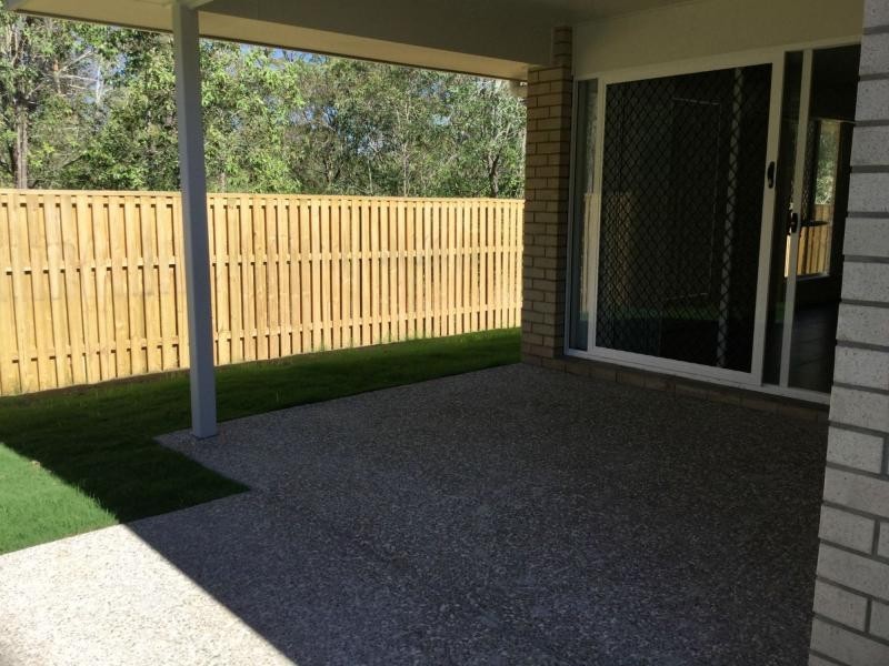 2/15 Kains Avenue, Brassall QLD 4305