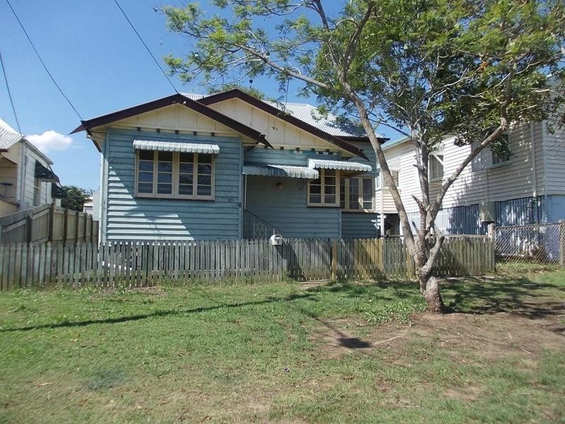 8 Flint Street, North Ipswich QLD 4305